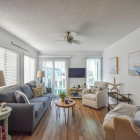 Coastal Condo With Public Atlantic Beach Access